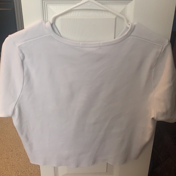 BRANDY MELVILLE CROPPED BUTTON UP TOP - Picture 4 of 4